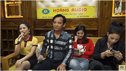Các nghệ sĩ nổi tiếng cũng đến thăm và hát karaoke tại Hoàng Audio